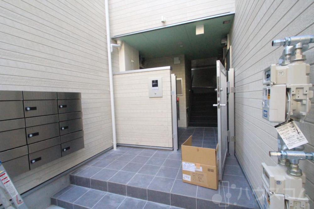 26/30 エントランス