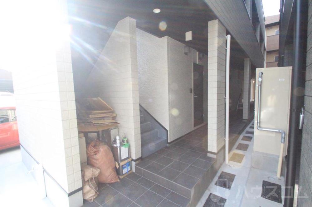 25/30 エントランス