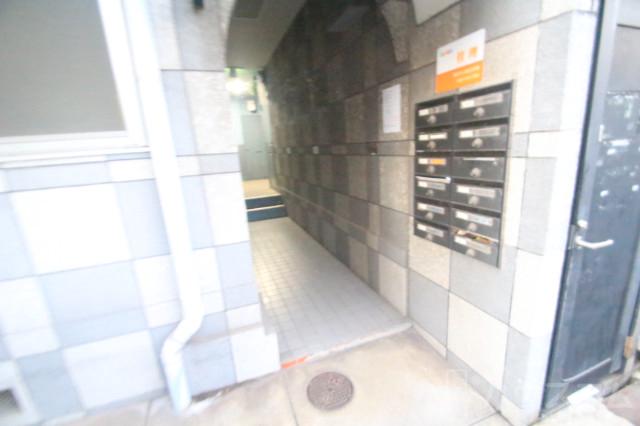 23/30 エントランス