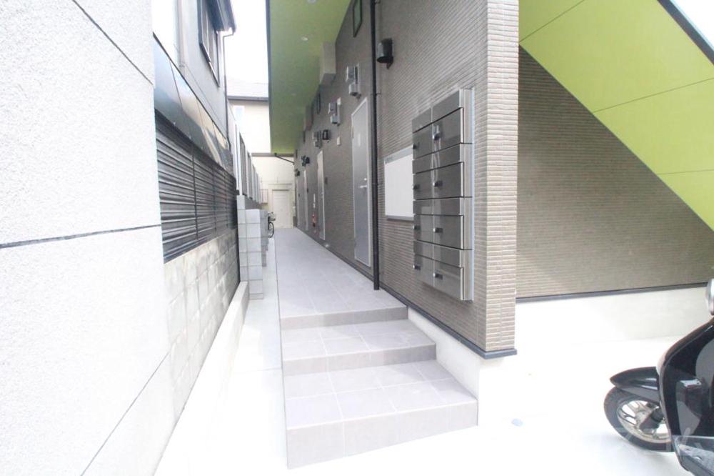 28/30 エントランス