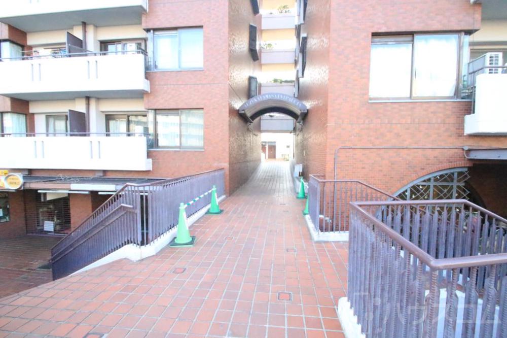 26/30 エントランス