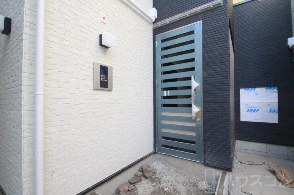 26/30 エントランス