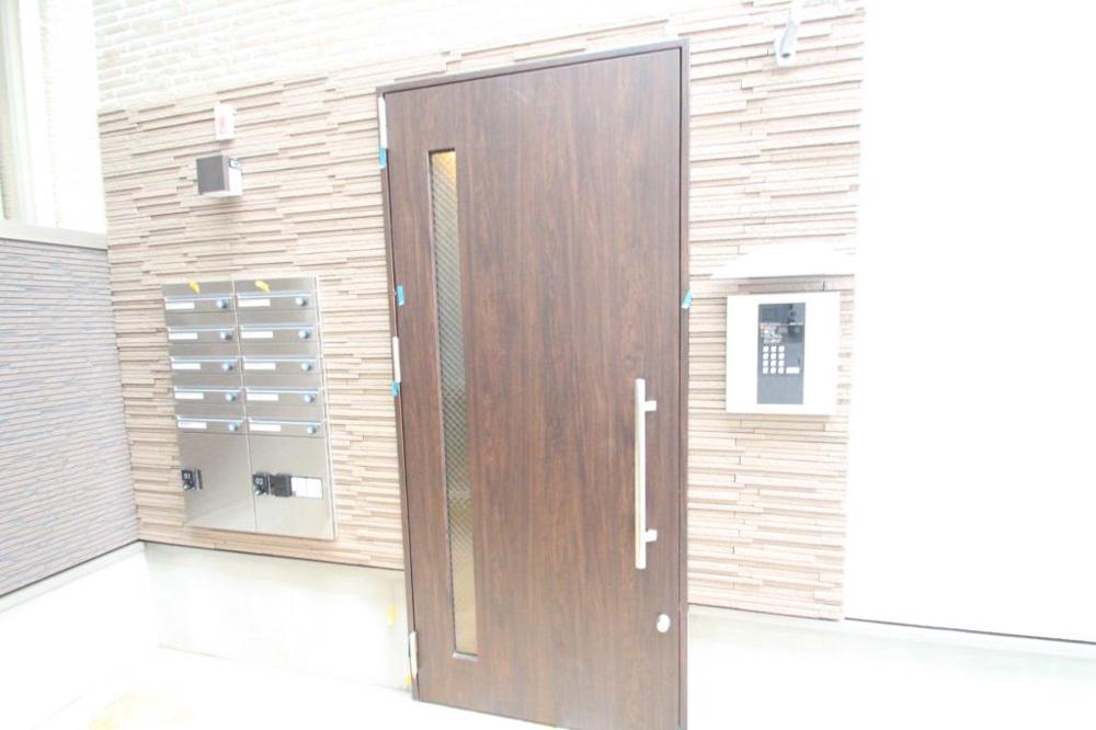 27/30 エントランス