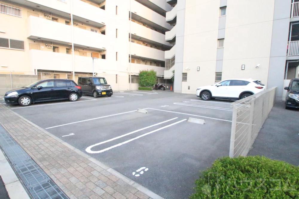 28/30 駐車場