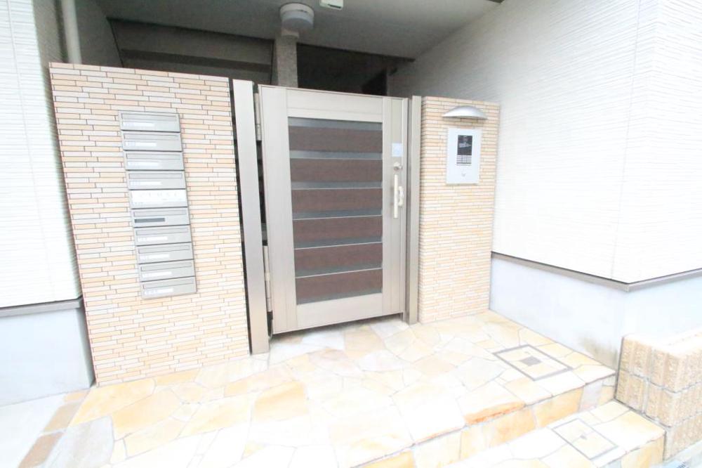 26/30 エントランス