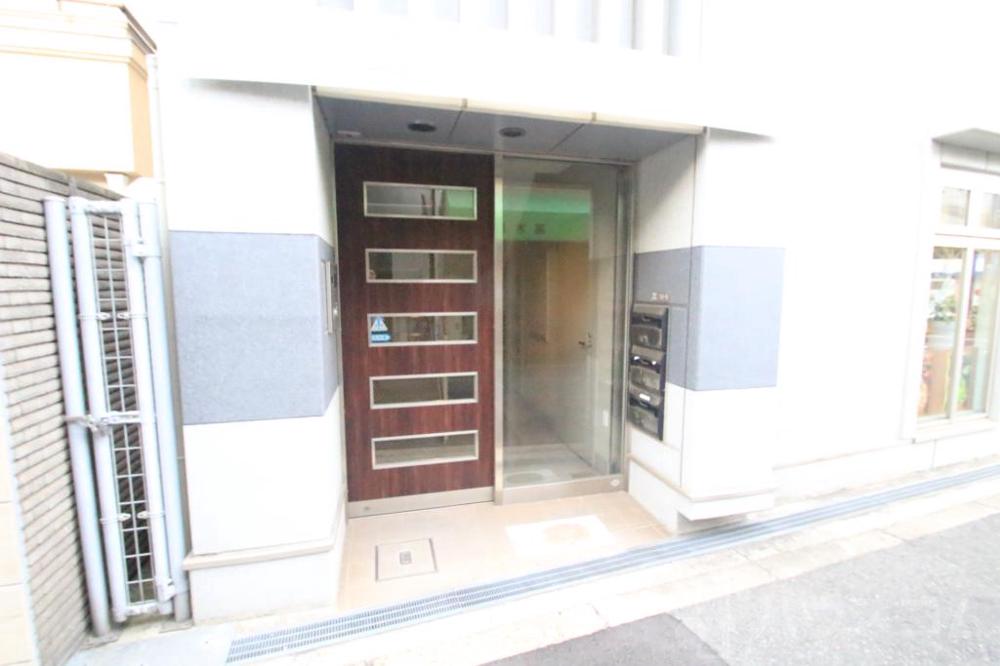 28/30 エントランス