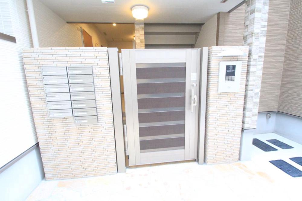 27/30 エントランス