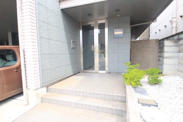 27/30 エントランス