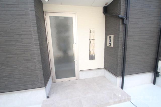 27/30 エントランス