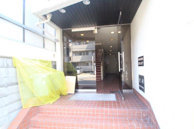 23/30 エントランス