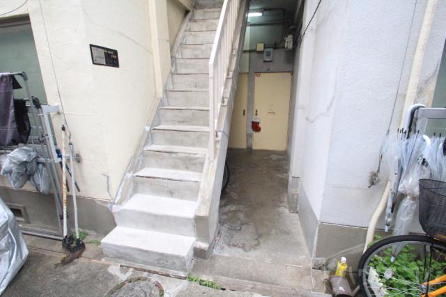 24/30 エントランス