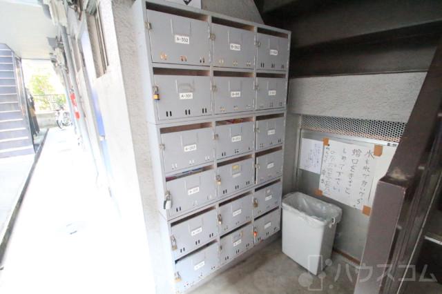 23/30 エントランス