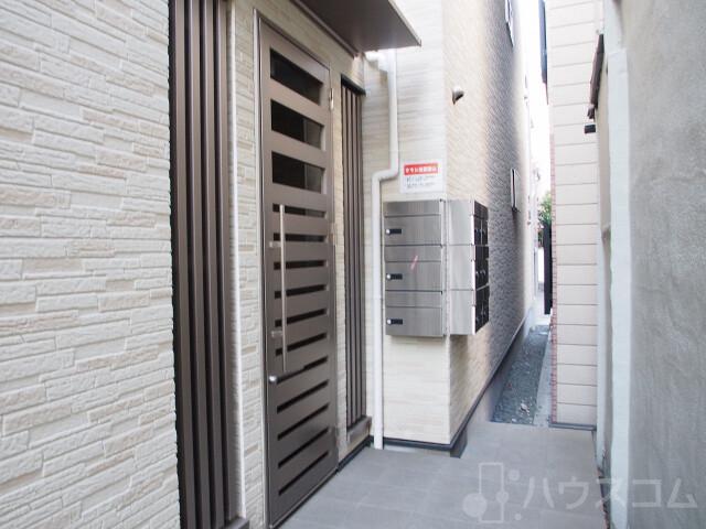 28/30 エントランス