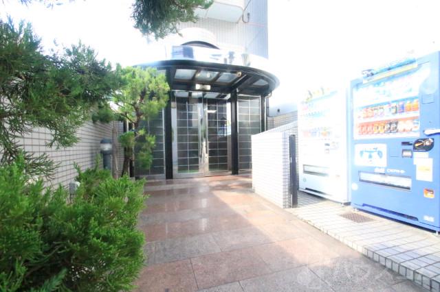 26/30 エントランス