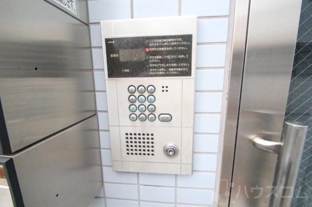 26/30 エントランス