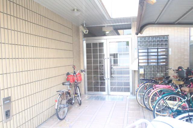 28/30 エントランス