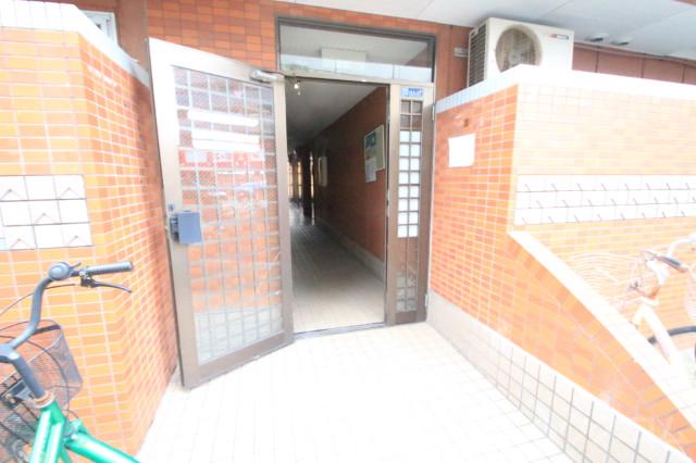 28/30 エントランス