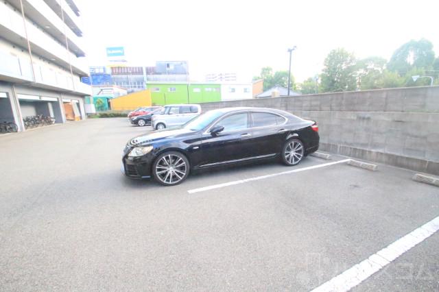 26/30 駐車場
