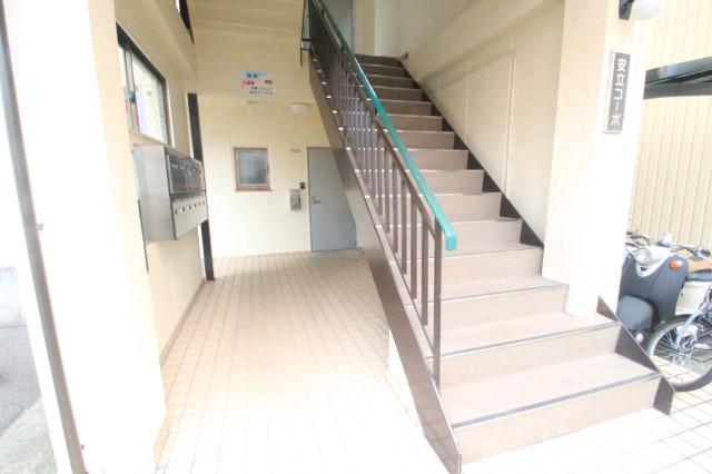 26/30 エントランス