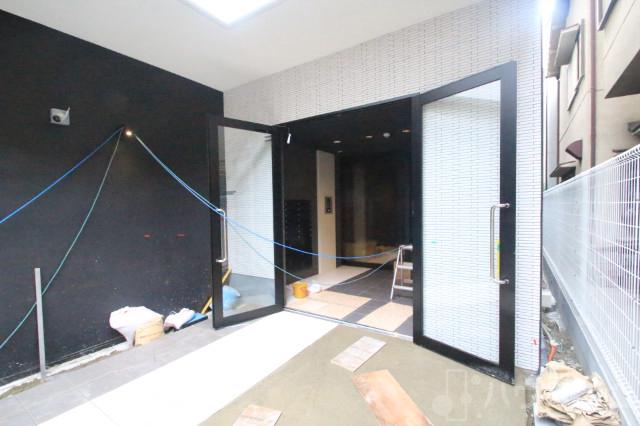 27/30 エントランス