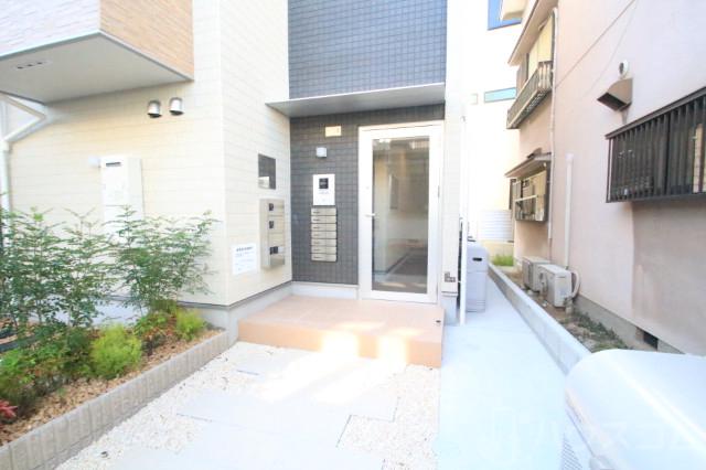 28/30 エントランス