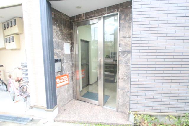 28/30 エントランス