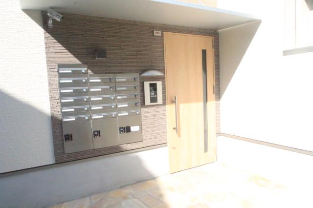 27/30 エントランス