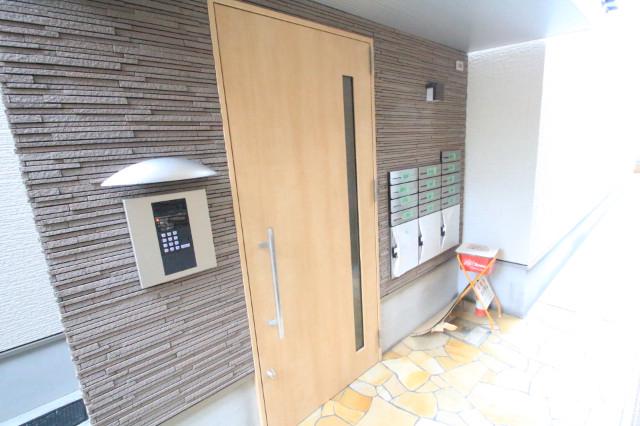 27/30 エントランス