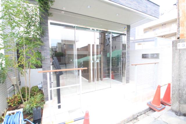 27/30 エントランス