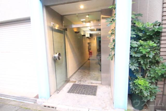 23/30 エントランス