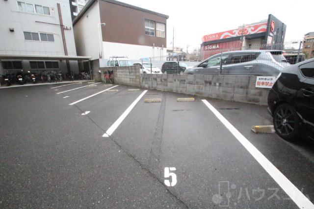 28/30 駐車場