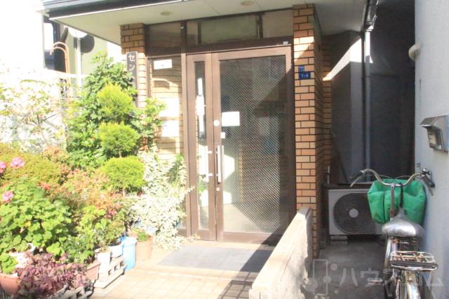 23/30 エントランス