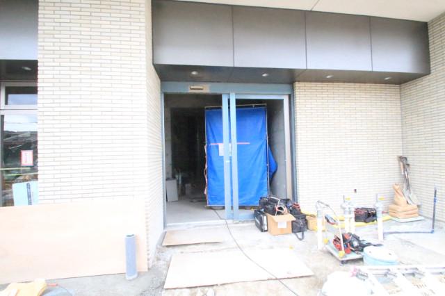 27/30 エントランス