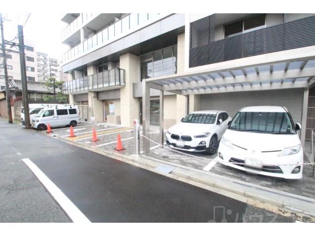 28/30 駐車場