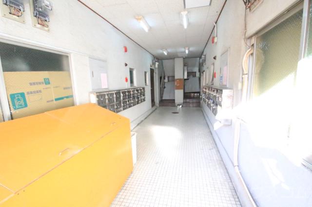 24/30 エントランス