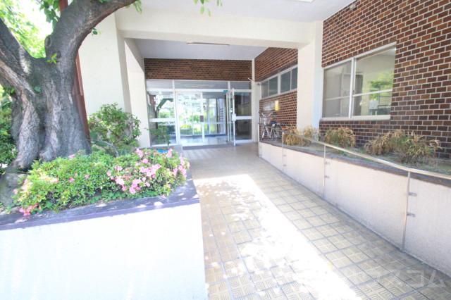 26/30 エントランス