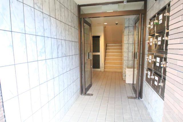 23/30 エントランス