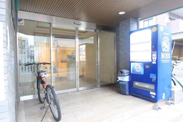 26/30 エントランス