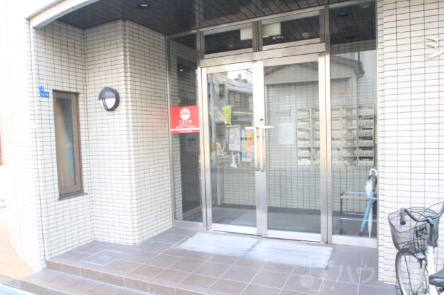 28/30 エントランス