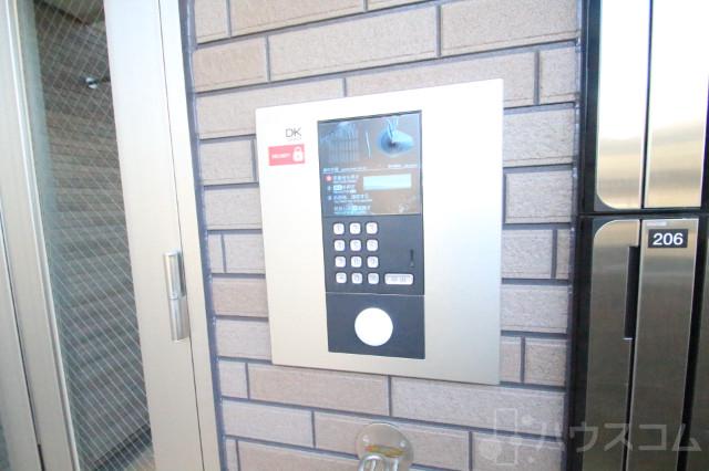 26/30 エントランス