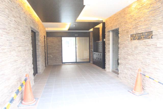 28/30 エントランス