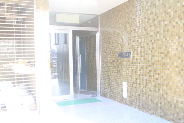 25/30 エントランス