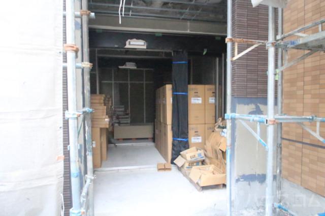 27/30 エントランス