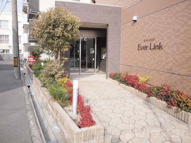 27/30 エントランス