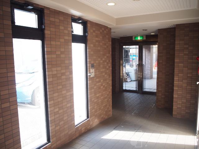 27/30 エントランス