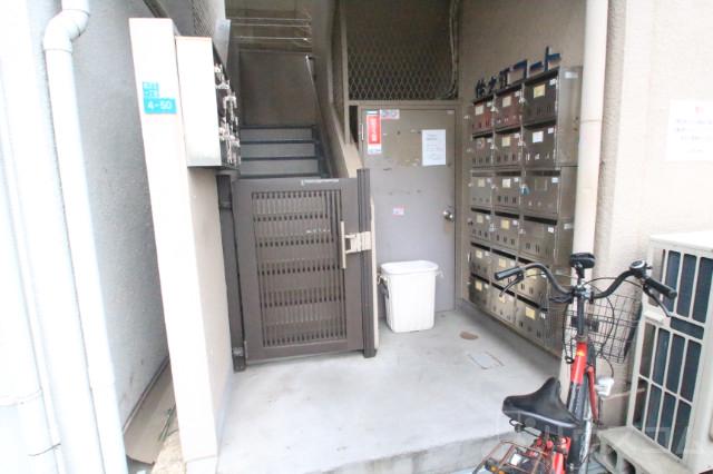 24/30 エントランス