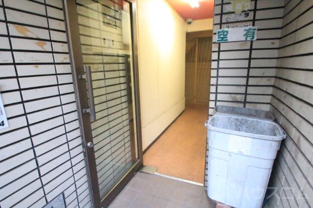 25/30 エントランス