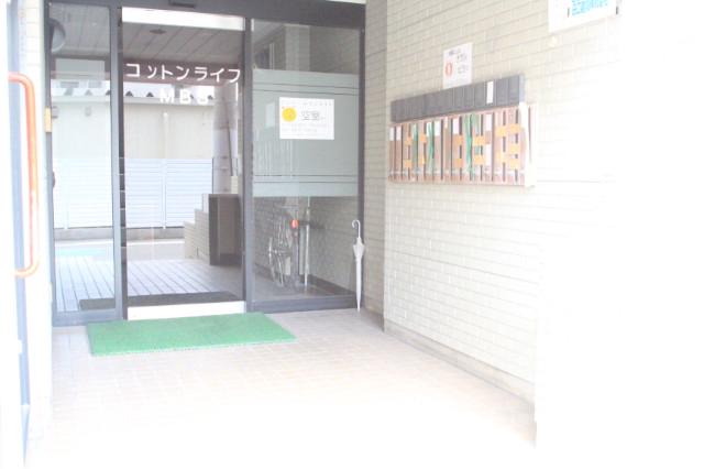 23/30 エントランス