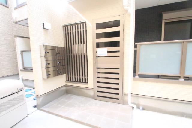 28/30 エントランス