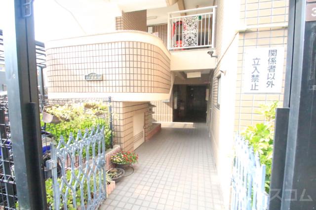 25/30 エントランス